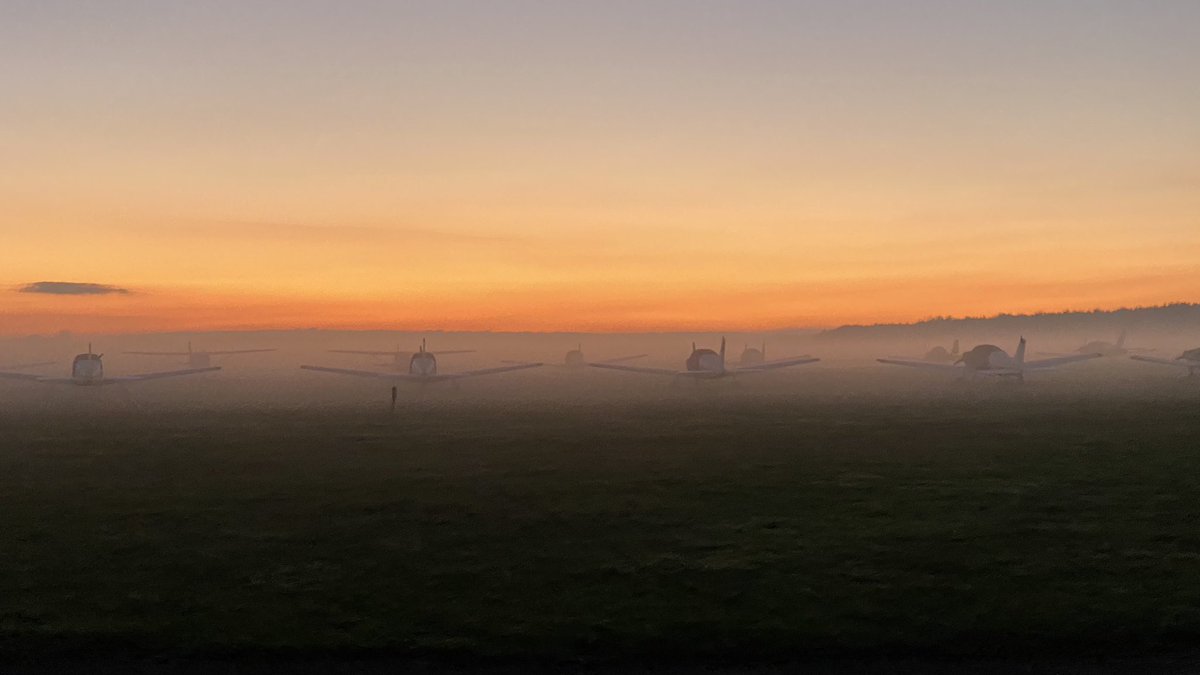 WLACFlying's tweet photo. Just your usual Waltham Sunset... #lockdownsunsets https://t.co/yJ4V1UpDim