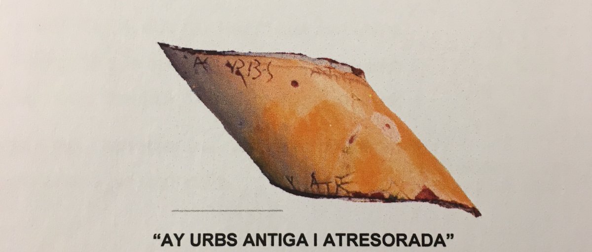 AmicsdeGaudi's tweet photo. Jujol va inscriure texts poètics, la majoria propis, al llarg del banc del Park Güell. Entre tots, podem trobar una peça en concret que fa referència a Barcelona: “Ay Urbs Antiga i Atresorada”. https://t.co/KUEecc6Zhj