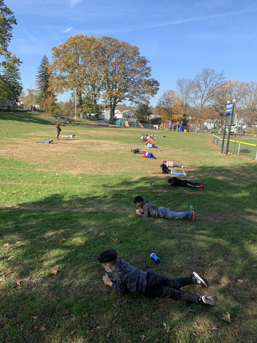 Stark_Stars's tweet photo. Staying fit in PE https://t.co/V8fZuzv2Xe
