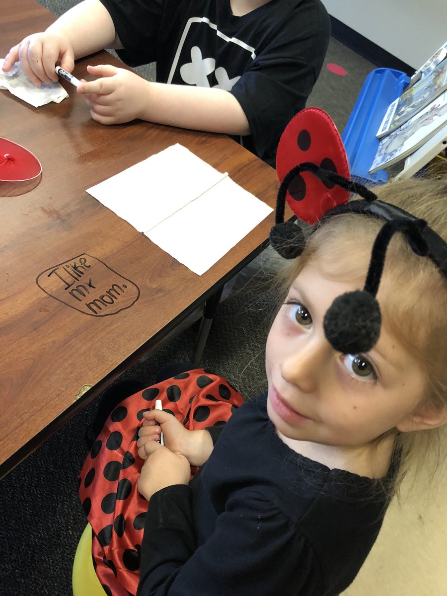 LeahKolarik's tweet photo. So proud of my kinder babies using snap words to create a great sentence!❤️ #momwin #leopardspotting @LSE_PTO https://t.co/IUQgJipD50