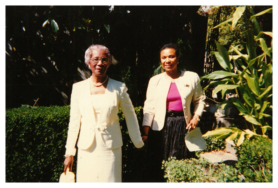 RepBarbaraLee's tweet photo. I wouldn’t be here without my mentor, Congresswoman Shirley Chisholm. 52 years ago today, she became the first Black woman elected to Congress. 

On the brink of the historic election of a Black woman as VP, I can't help but recognize who made this historic moment possible. https://t.co/WMGf2nLUrC