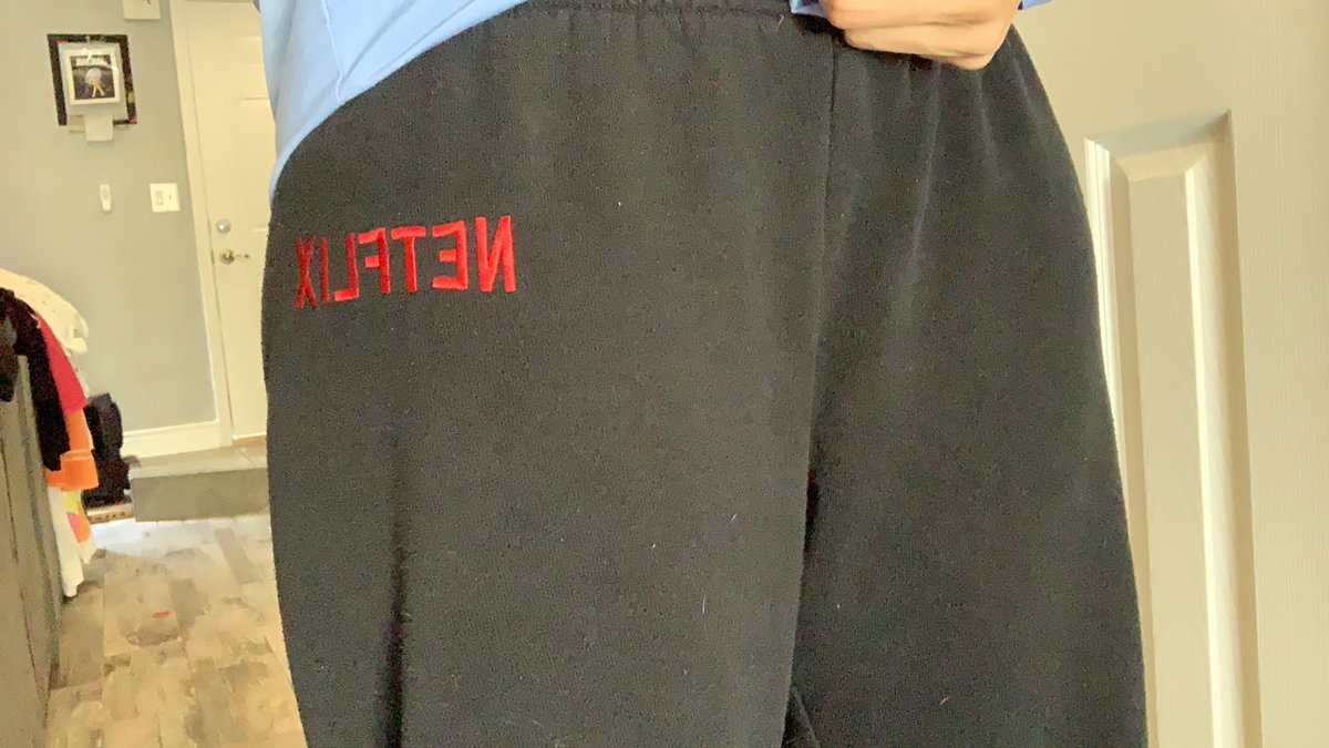 GinAndSomething's tweet image. Comfiest free pair o sweatpants I own today! #PantsCheck