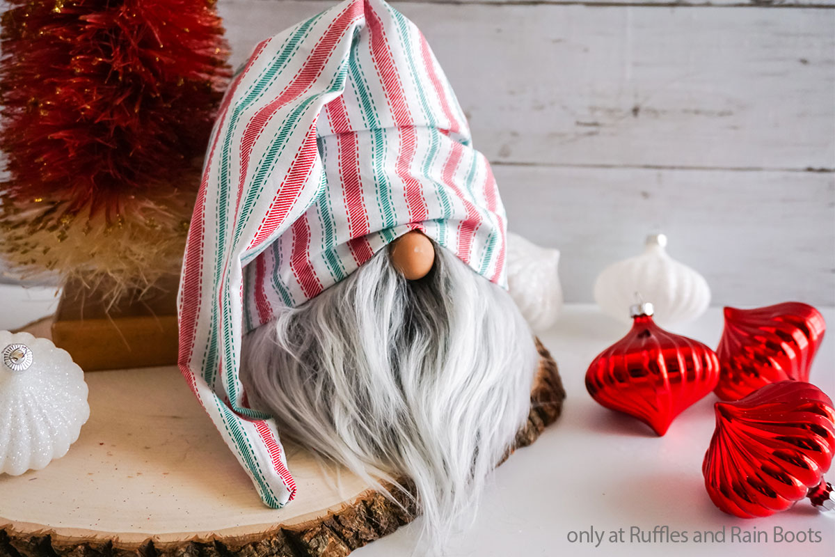 Oh my goodness! Look at the updates this adorable farmhouse gnome got. You can make your own Christmas gnome in 5 minutes. #gnome #christmasgnome
rufflesandrainboots.com/diy-farmhouse-…