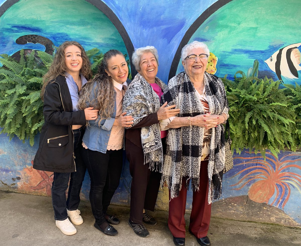 caliimag's tweet photo. cuatro generaciones ✌🏼😝✌🏼
#mischulas https://t.co/HIgwKWb2PN