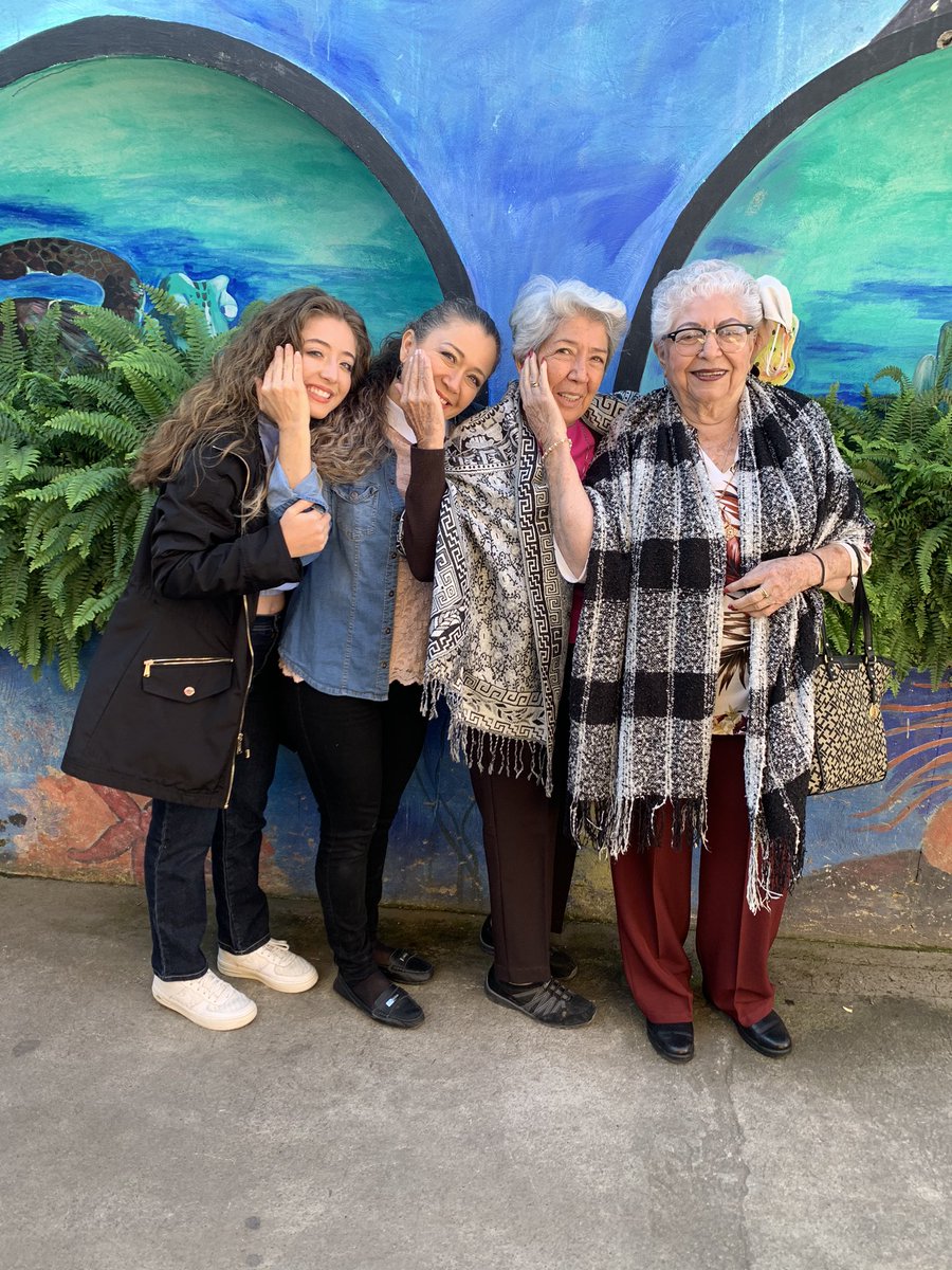 caliimag's tweet photo. cuatro generaciones ✌🏼😝✌🏼
#mischulas https://t.co/HIgwKWb2PN