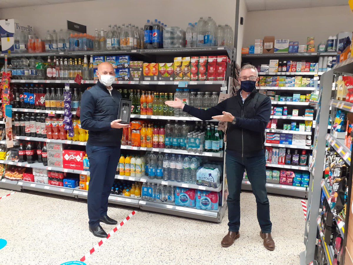 Central Division’s ‘Peer of the Year’ award goes to the amazing Phil Senior. Incredible achievement and a huge well done! Thank you for all that you do for everyone Phil! 🏆 #galaonthego <a href="/tinamitchell123/">Tina Mitchell</a> <a href="/CP_Whitf/">Chris Whitfield</a> <a href="/erin_omahony/">Erin O'Mahony</a>