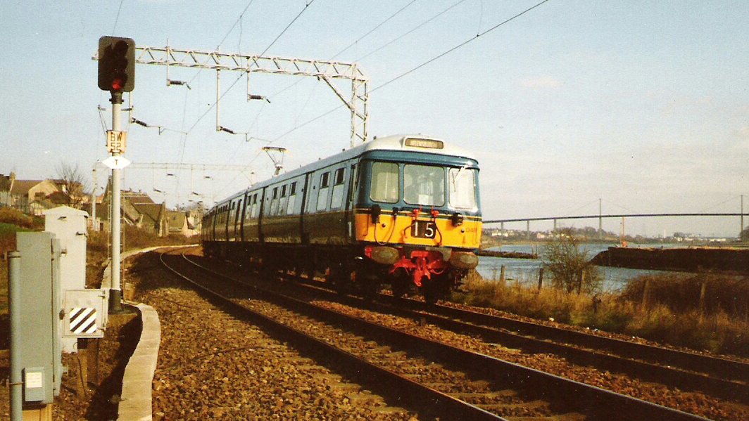  It's a happy 60th birthday to Glasgow's electrified suburban rail network! The British Rail Class 303, or the "Blue Train" as it was commonly known, were the trains built to operate the revolutionised route from November 5, 1960. https://twitter.com/NetworkRailSCOT/status/1324408507974766599
