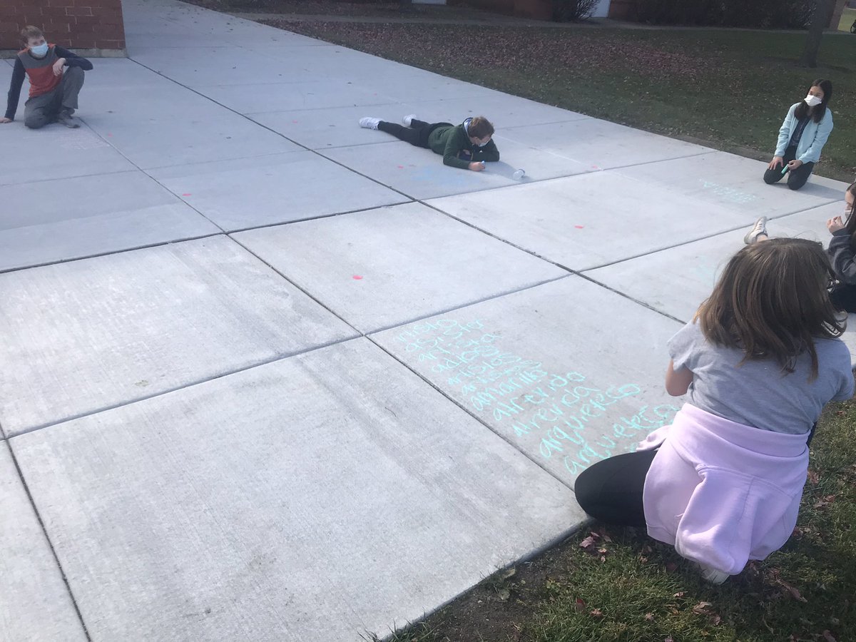 SenoraHackett's tweet image. Brainstorming and taking advantage of this weather! @sms8west @sms8east @ahsd25