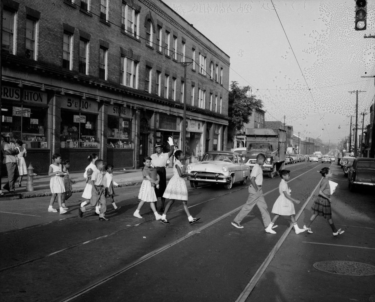 ArtsEdCollab's tweet photo. Our friends at @cmoa have just released the first in their new series of K–12 learning tool kits! Register at https://t.co/yyImNA4Pt7 to access Black Life in Pittsburgh, a learning kit centered on Pittsburgh photographer Teenie Harris. https://t.co/21A68a5VPJ