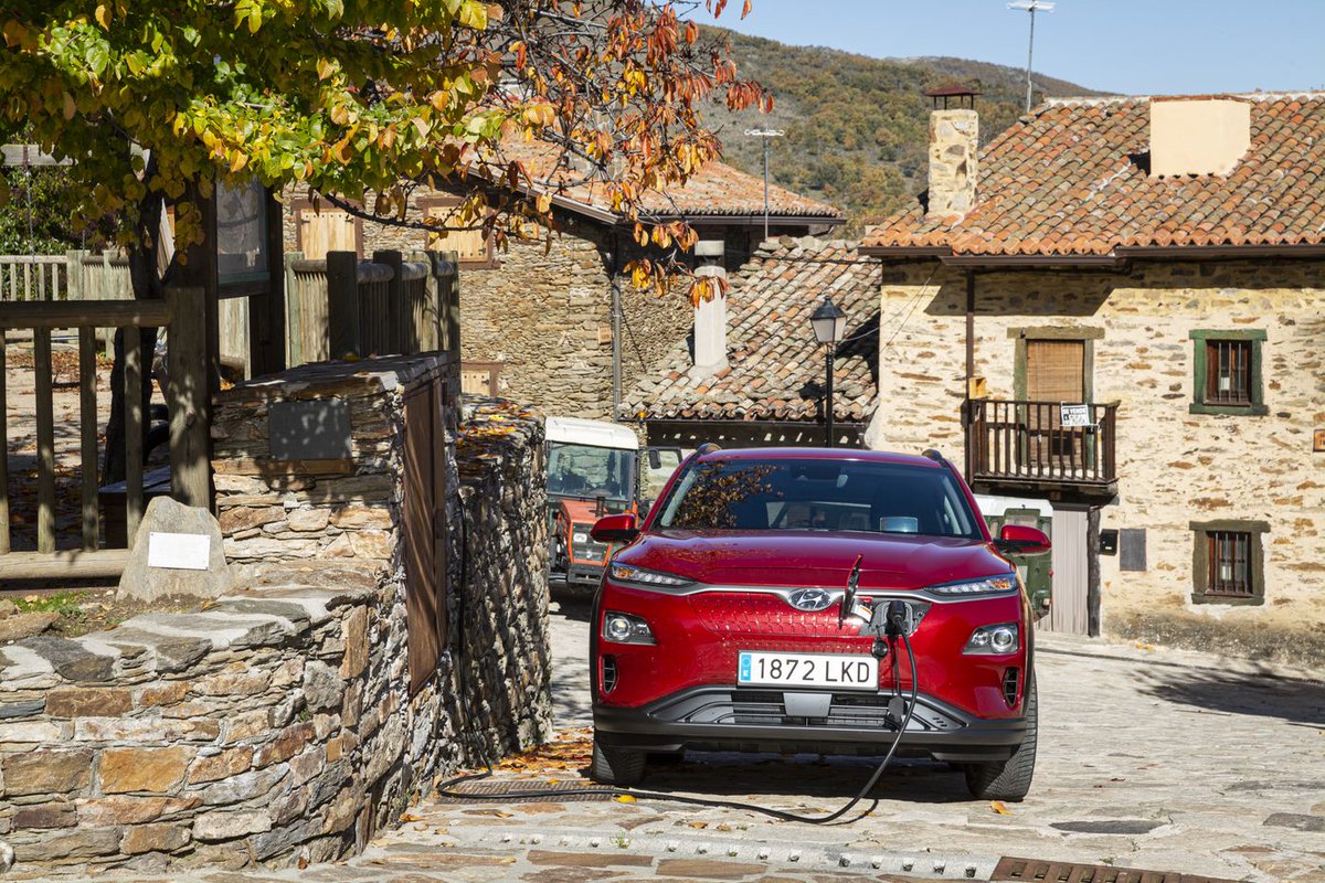 SmartGridSpain's tweet photo. MOVILIDAD ELÉCTRICA
#Hyundai reinventa la #movilidad con #VIVe, una alternativa de #transportesostenible para zonas #rurales de #España.

Un servicio de #carsharing 100% #rural y 100% #eléctrico

#movilidadelectrica #vehículoeléctrico #transportecompartido https://t.co/eT16MIbbrD https://t.co/t5GG2odOYN