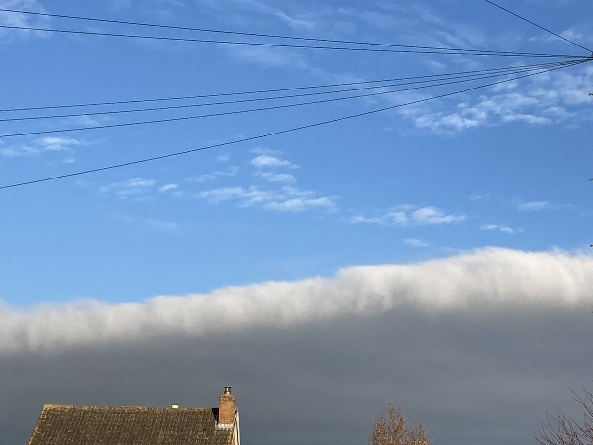 sputniksteve's tweet photo. Impressive cloud bank this morning #LookUpinLockdown https://t.co/uRNeCrtfRT