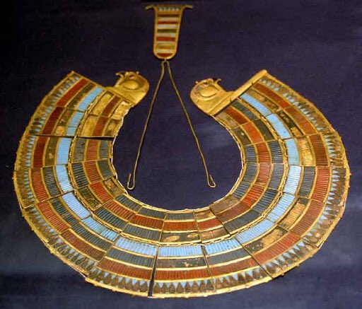 During the First Dynasty, ancient Egyptians were making silver and gold jewelry with solid semiprecious stones. The art of goldsmithing reached its peak in the Middle Kingdom, here Egyptians mastered the skills and technical methods in making jewelry pieces with precious metals.