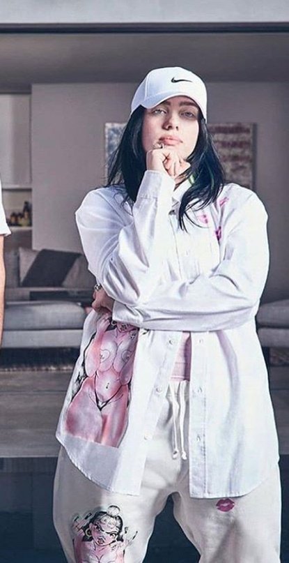 eilishstay's tweet photo. BILLIE CON GORRAS ES SUPERIOR https://t.co/eipcVRGz2e