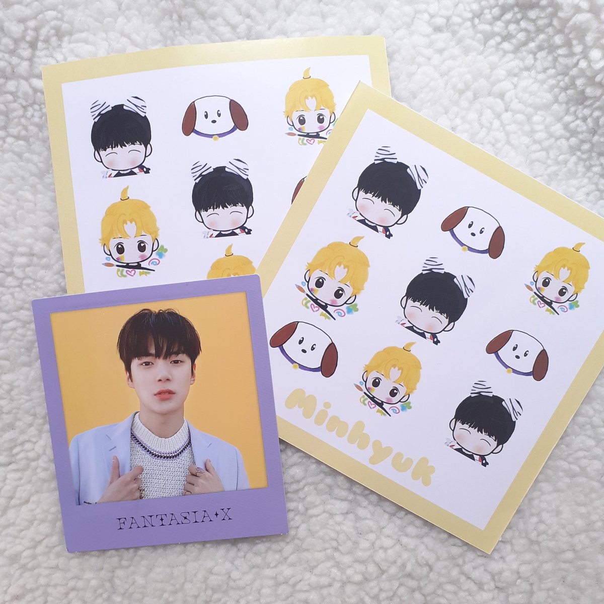 AmayaMoonBi's tweet image. 💕SORTEIO COMEBACK MONSTA X!!!💕
Estou fazendo um sorteio de uma polaroid ( Item oficial) e adesivos fanmade( feito por mim) para ajudar n promoção do @OfficialMonstaX
#MONSTA_X #MONSTAX #FATAL_LOVE