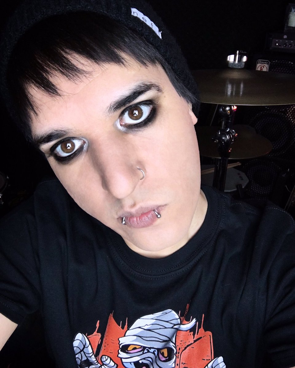 Graveyard Promenade is OUT NOW! 👻
Listen to my new single on Spotify, Apple, and Amazon!
💀
youtu.be/kwa_4-XCLn8