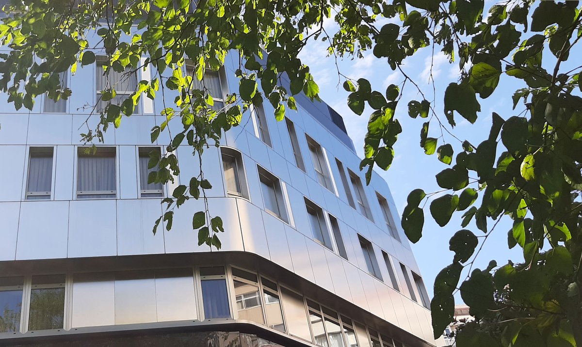 GrupoAlumisan's tweet photo. Mirando más de cerca el #panel #larsoncomposite metals hecho con #acero #inox todavía se ve más espectacular y brillante… 

#MecanizadosMetalicos #Alucoil #panelcomposite #panelFR #composite #arquitectura #construcción #fachadasventiladas https://t.co/FylVFWtGhL