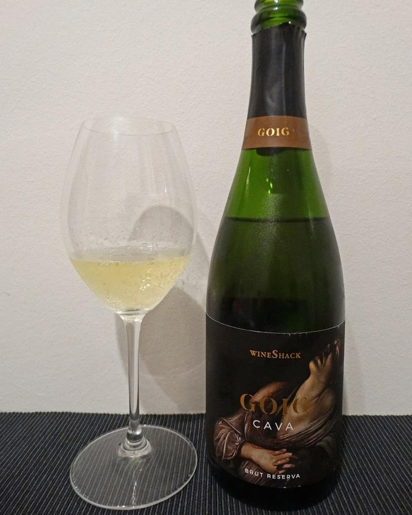 bonrotllo's tweet photo. Hoy catamos otra novedad de @wineshack_Es, es su nuevo cava Goig Brut Reserva, elaborado con xarel·lo, macabeo y parellada y con una crianza en rimas mínima de 24 meses, tenéis todos los detalles en Nos Gusta el Vino...
#wineshack #wineshack_es #cava #ca… https://t.co/5UFqP86t4w https://t.co/DhP9BuOd4W