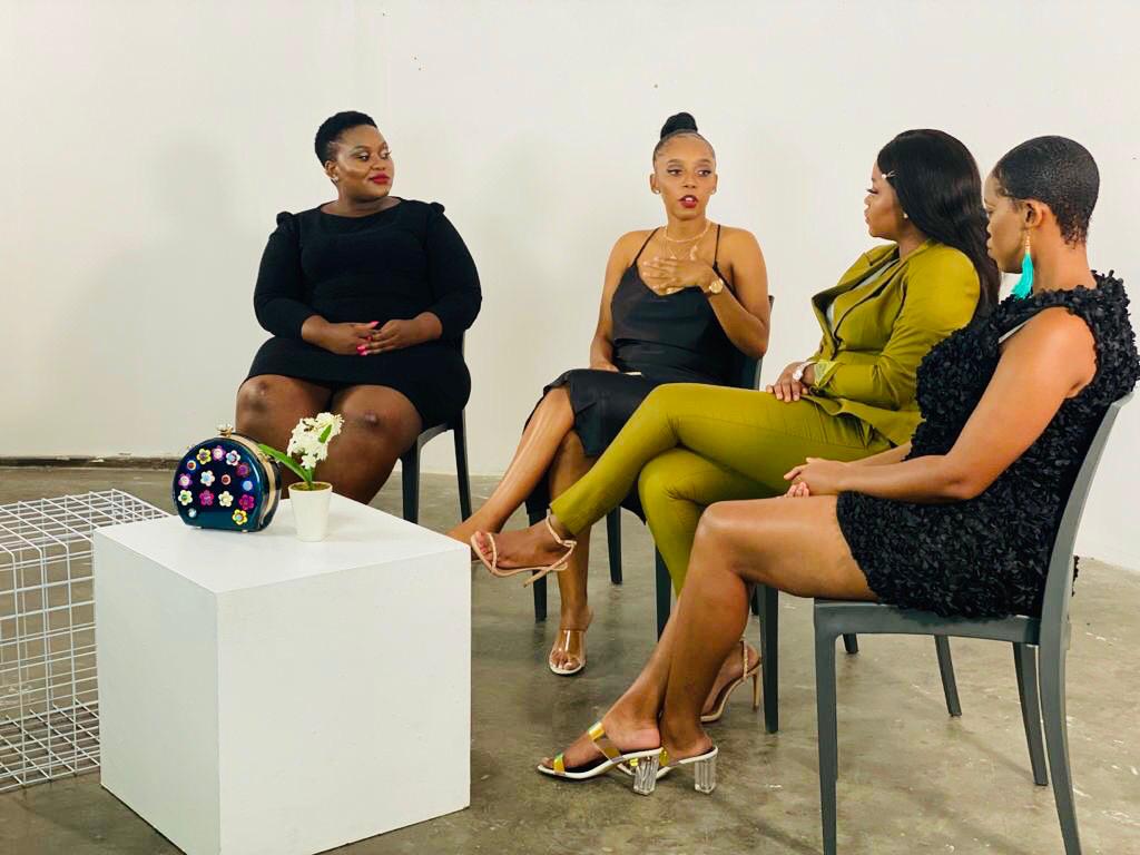 _Thembalihle_'s tweet image. Click on the link:
🖇️youtu.be/NkGx-8xJPJE
And watch these beautiful ladies o  YouTube as they discuss the issues women are facing including #WhyWomenHateEachOther