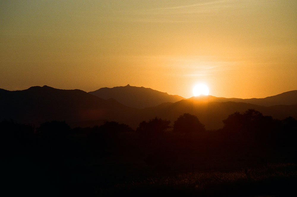 VisitAlpineTX's tweet photo. Here’s a little peaceful sunset moment for everyone. ❤️ #alpinetexas #desertmountains #sunset #peaceful
And as always: #maskup #keepyerdistance #safetravels
#AlpineTXPhoto by Nathan Cone
https://t.co/UQyPuk9DRV https://t.co/1xrmryHHmh