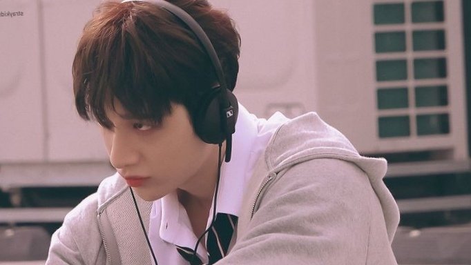 allurechan's tweet photo. TO ALL THE BOYS I'VE GHOSTED
— minho/chan x oc.

     Solace, after losing a bet, was dared by her friends to send an online survey with questions like “Kung hindi kita ghinost, magiging tayo kaya?” to all the boys she ghosted—including Castiel from Ateneo and Gavin from UP. https://t.co/xltdh0o2F9