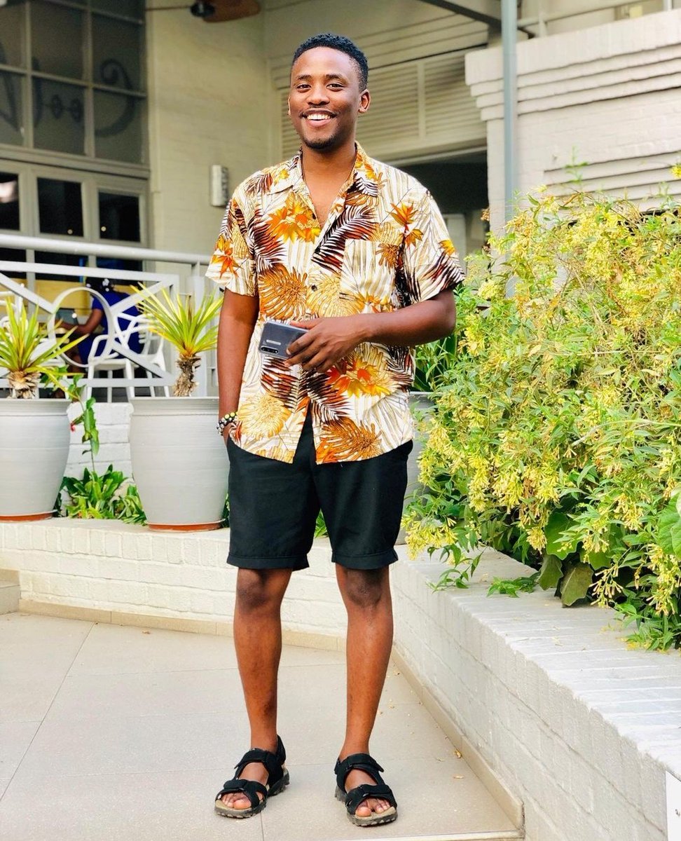 BlessingStylz's tweet photo. Me and my boys selling summer shirts and shorts, affordable bhero $5bucks shirts and shorts. Link me up mupinde machena squad. A retweet would slap too🙏
Kindly follow @bales_263 on instagram and @Pre_LovedBales https://t.co/aSLBQqpapN