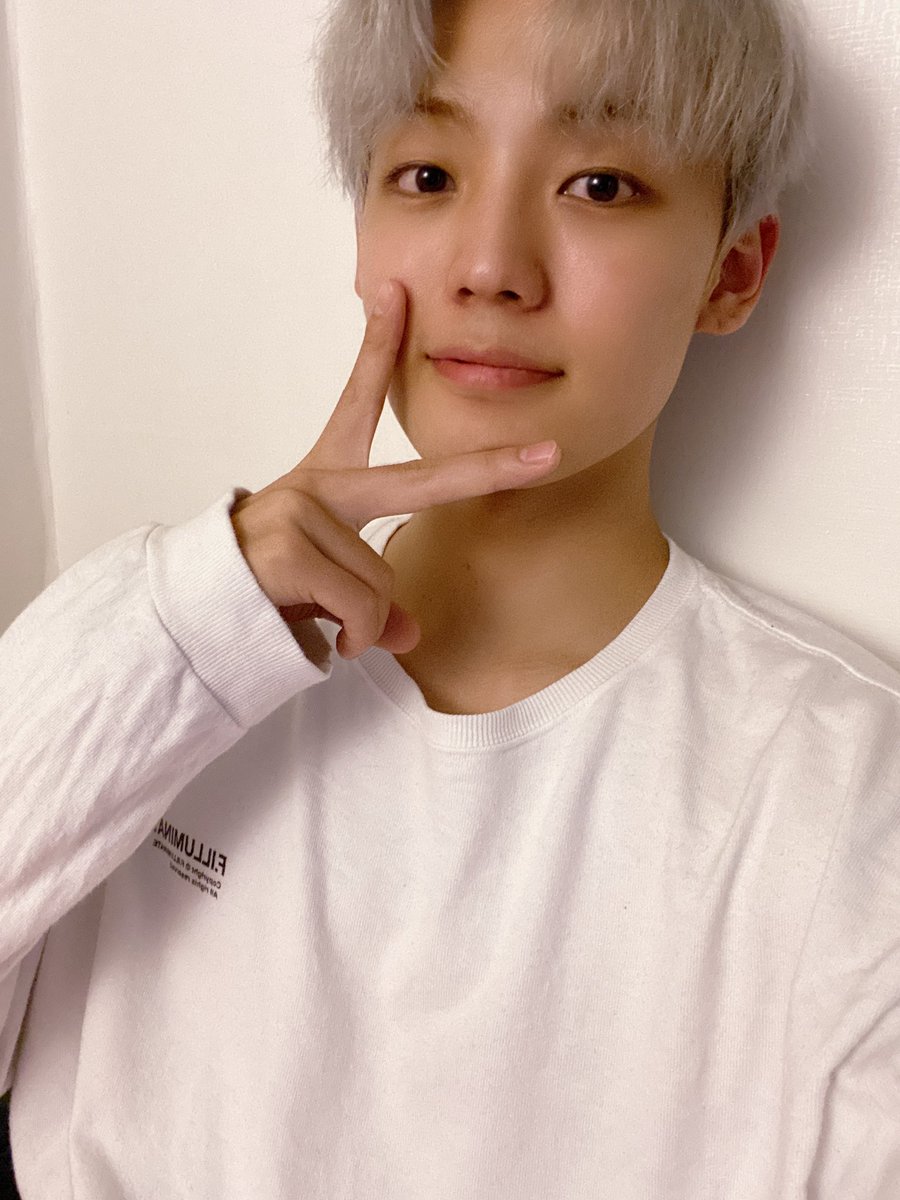 official_ACE7's tweet photo. [#에이스_찬]

오늘도 보고 싶은 초이를 생각하며 침대 셀카 같지��� 않지만 침대 셀카를 찍어봤어요
너무너무 보고 싶고, 너무너무 사랑해요💙

#ACE #에이스 #CHOICE #초이스
#보고싶다 #초이스 #사랑한다 #초이스 #❤️

P.S. 투표도 많이 참여해 주세요!!😝 https://t.co/yb1xDQXbPG