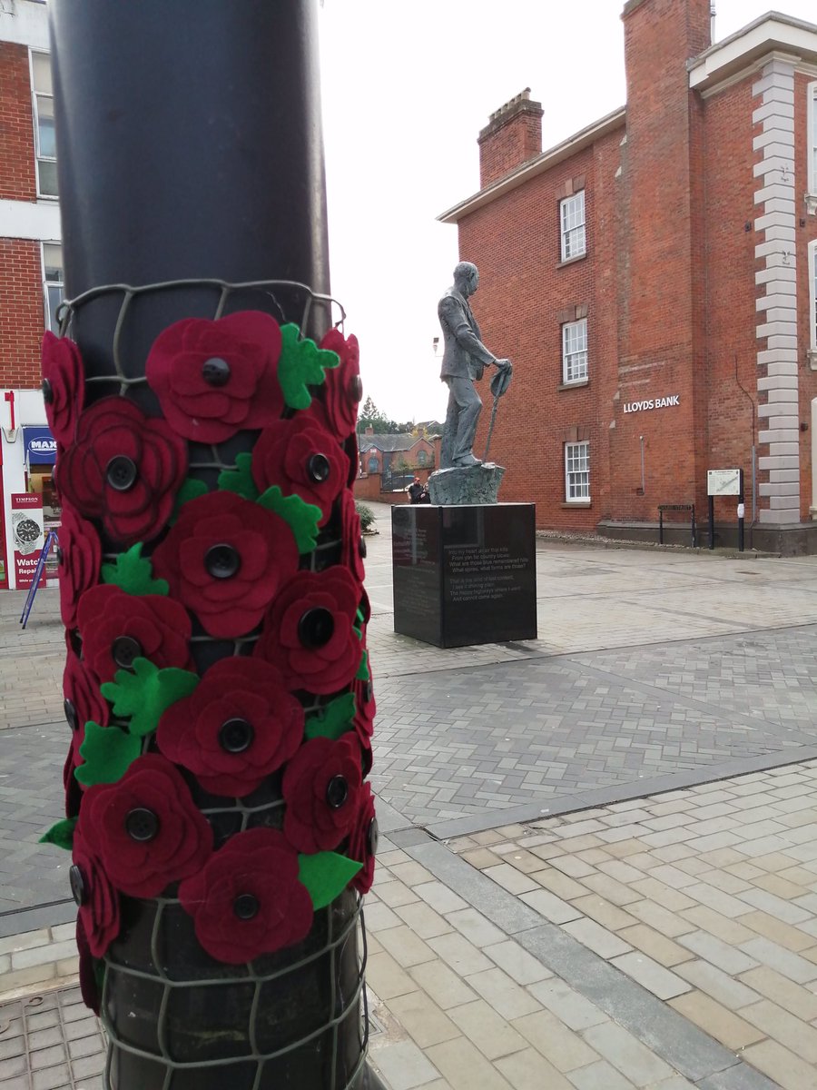 BromsSchool's tweet photo. Miss Diver, Mrs Gill and their ‘crafting for charity’ groups have made these felt poppies for the #Bromsgrove Royal British Legion ahead of #RemembranceDay. These have now been placed in locations around the High Street to join the other community made poppies. #BromsService https://t.co/JCjhgTgSNP