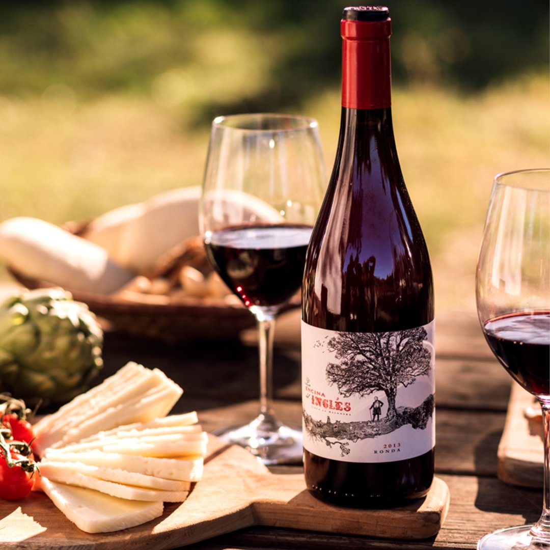 VinotecaCollado's tweet photo. 🥳¡Feliz juernes!🥳 Nosotros ya estamos preparados para pasar este fin de semana lluvioso en la mejor compañía: nuestra botella de La Encina del Inglés Tinto 2018🍷. 

#FelizJueves  #FincalaMelonera #LaMelonera #BodegaLaMelonera #Bodegas #Vino #vinotinto #juernes #onlineshopping https://t.co/1TN1fNUj3v