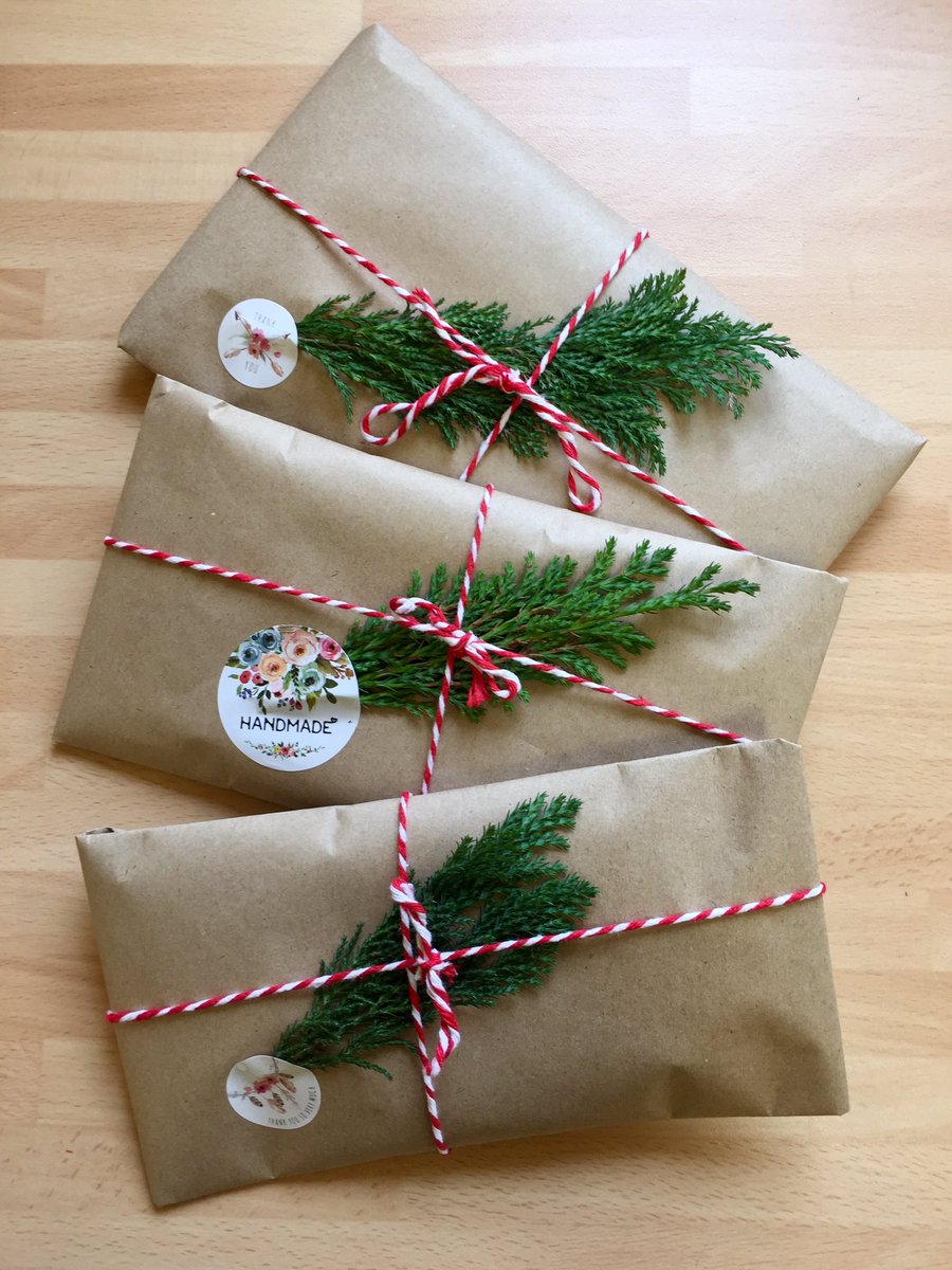 lilrosedesign's tweet photo. More beautiful Christmas facemasks heading out today !
Gift wrapped-FREEPOST-3 for €20
Choose from Pack A or B ;-)
Even Santa makes an appearance!
( Child packs €15)
https://t.co/75p48W8HGg
#christmasfacemask #santafacemask #christmasgift #madeinireland🍀 #thinkie https://t.co/vrZjZFFQTh