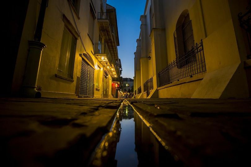 من الموضوعات التي يمكن أن تخرج منها بمجموعة جيدة من الصور الرائعة، التصوير ليلاً، مستفيداً من إضاءة الشوارع والمباني، كل ما تحتاجه هو حامل ثلاثي... وعيناً فنية  .
اضغط هنا للتواصل المباشر  عبر الواتس اب👇🏼
wa.me/905071778019
+905071778019
واتس اب + اتصال