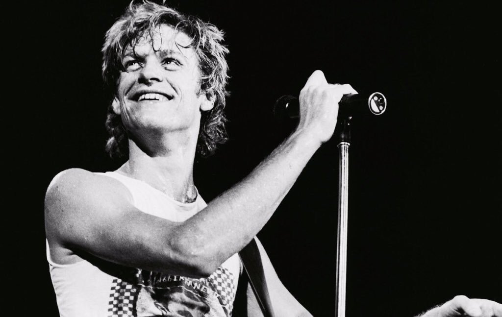 retrochenta's tweet photo. Hoy cumple 61 años el gran Bryan Adams. “I'm findin' it hard to believe, we're in heaven”. https://t.co/bu4Tocs3hX