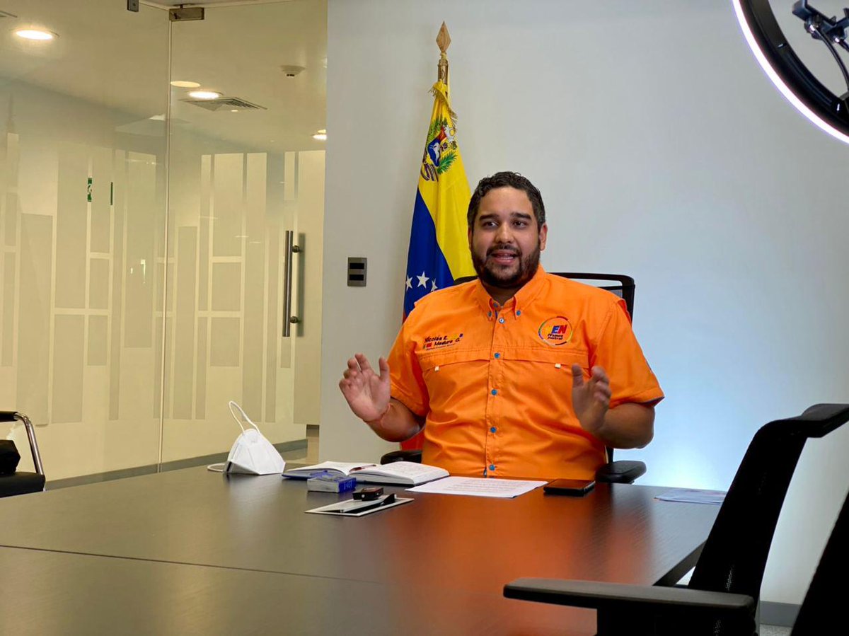 nicmaduroguerra's tweet photo. Chávez nos hizo soñar y nos hizo consolidar nuestros sueños. Hay problemas, por su puesto, siempre hay entuertos y tenemos muchísimas cosas que enderezar. Pero la verdad es que solo el chavismo garantiza la solución de los problemas. https://t.co/VyMhGYpoz4