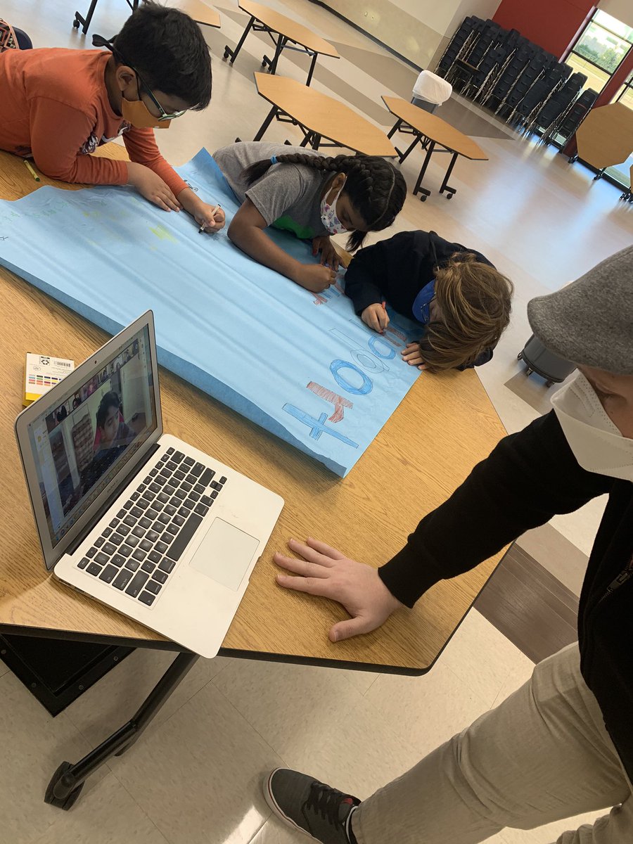 MeganCrossman17's tweet photo. Student council supporting our troops this Veteran’s day!! Help us by writing a letter and submit by November 30!! @LiscanoElem @MrSeelbach https://t.co/ejXbZ6OM1T