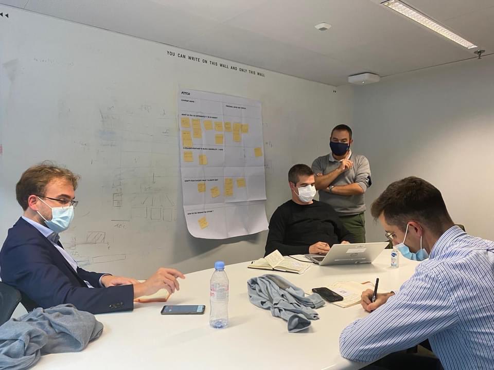 ecoledeguerre's tweet photo. 14 officiers sont allés à la rencontre d’entrepreneurs de la @joinstationf. Après la visite du site, ils ont ensemble réfléchi à l’élaboration d’un narratif de présentation synthétique de projet (#pitch), stimulant ainsi leur capacité de synthèse, d’organisation et d’adaptation. https://t.co/yFhe9QuMsJ