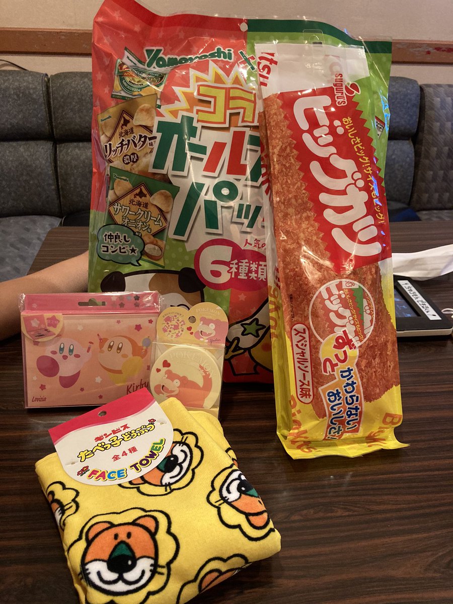 0kf326311's tweet photo. 今日は私の生誕祭ということでなつみからプレゼントもらったー！😆✨
手作りケーキのクオリティやばし…
しゅんしゅんもありがとうございます！ https://t.co/mjhqA7ZfI7