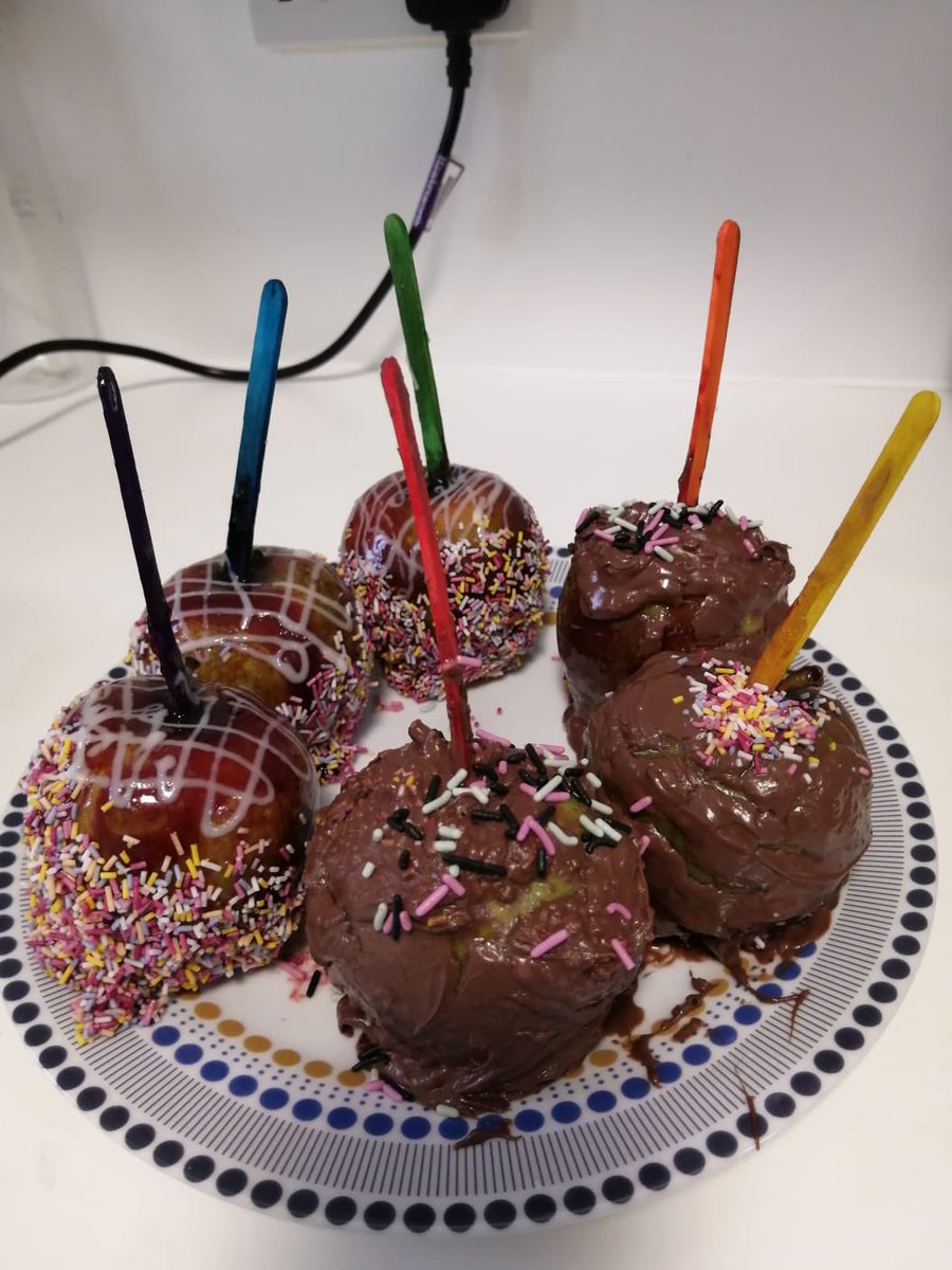 CloverWardBDCFT's tweet photo. Getting ready for Bonfire Night on Clover Ward with these tasty treats! 🤤 ~ AR #BonfireNight2020 #homemade #mentalhealth https://t.co/nilfMtQtTA