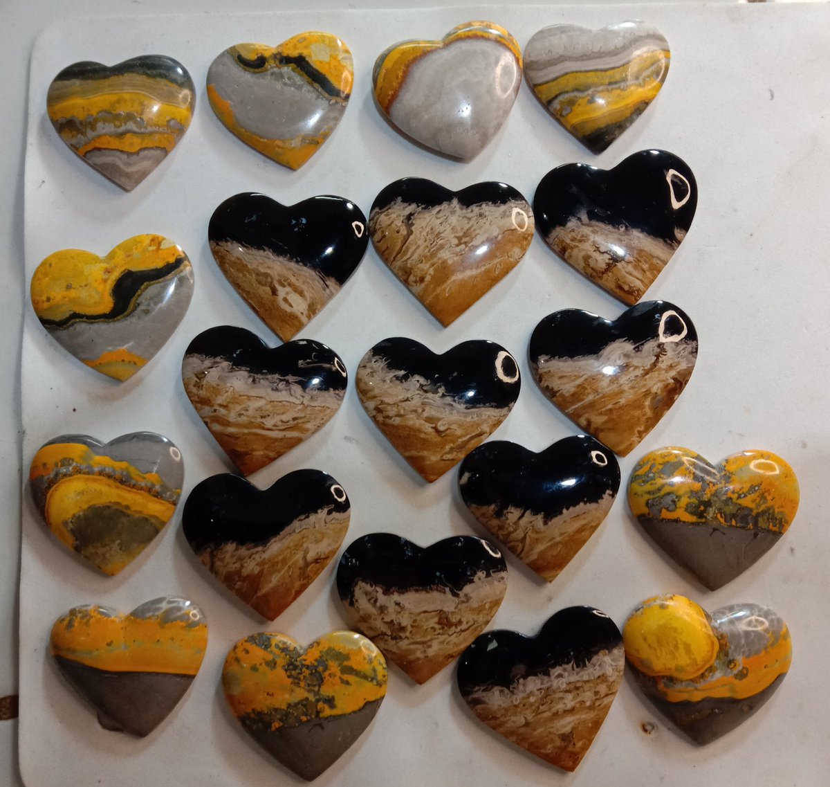 de_pamungkas98's tweet photo. Available for sale palmroot and Bumblebee types heart
For price one piece 10$
For shipping via DHL Express or EMS pos
For payment via Paypal or bank to bank.
#bumblebee #bumblebeestone #jewelry #jewelrydesign #jewelrylovers #jewelrylover #usastone #hongkongstone #stoneforsale. https://t.co/Z1jQn8F77S