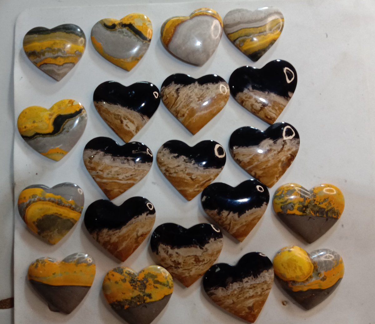 de_pamungkas98's tweet photo. Available for sale palmroot and Bumblebee types heart
For price one piece 10$
For shipping via DHL Express or EMS pos
For payment via Paypal or bank to bank.
#bumblebee #bumblebeestone #jewelry #jewelrydesign #jewelrylovers #jewelrylover #usastone #hongkongstone #stoneforsale. https://t.co/Z1jQn8F77S