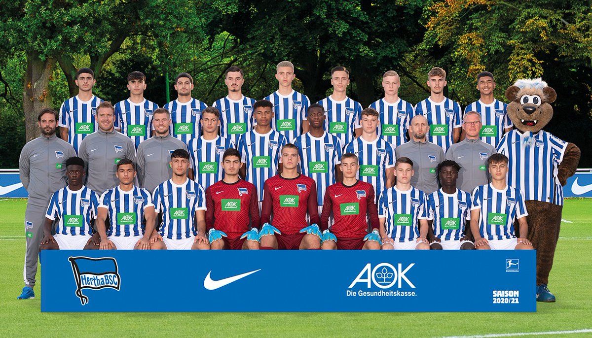 HerthaBubis's tweet photo. Bitte lächeln! 😅 Unsere 'Bubis' können nicht nur gut kicken, sondern sehen auch noch gut aus - vor allem im blau-weißen Dress. 🔵⚪ Ab sofort sind alle Mannschaftsfotos von der #BSCU23 bis zur #BSCU9 online auf unserer Homepage. Klickt rein! 📸

#DieZukunftGehörtBerlin #HaHoHe https://t.co/pwdE5W3efI