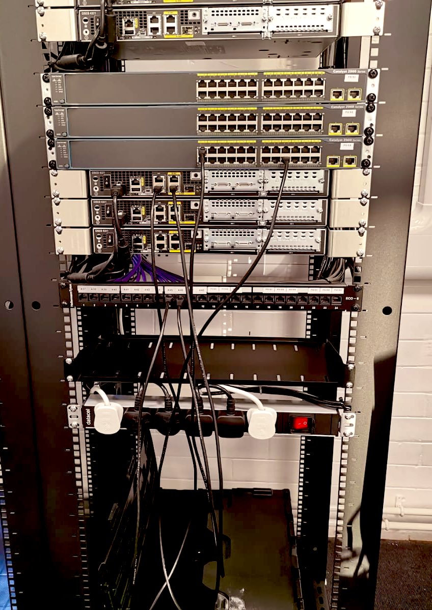 FrancescaBroxt1's tweet photo. Enjoyed my first Network Fundamentals practical session yesterday #neverstoplearning #techieinthemaking #womenintech @placesforpeople @b_and_fc https://t.co/O48x1tdNfU