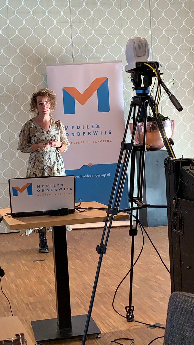 De laatste bijdrage van vandaag van <a href="/laurien88/">Laurina de Visser</a> ervaringsdeskundige, rouwtherapeut en auteur over rouw op je dak en het tegenstrijdige appel van rouwende leerlingen: blijf alsjeblieft zo dicht mogelijk uit de buurt. in-de-wolken.nl/webshop/artike… <a href="/mdlxonderwijs/">Medilex Onderwijs</a>