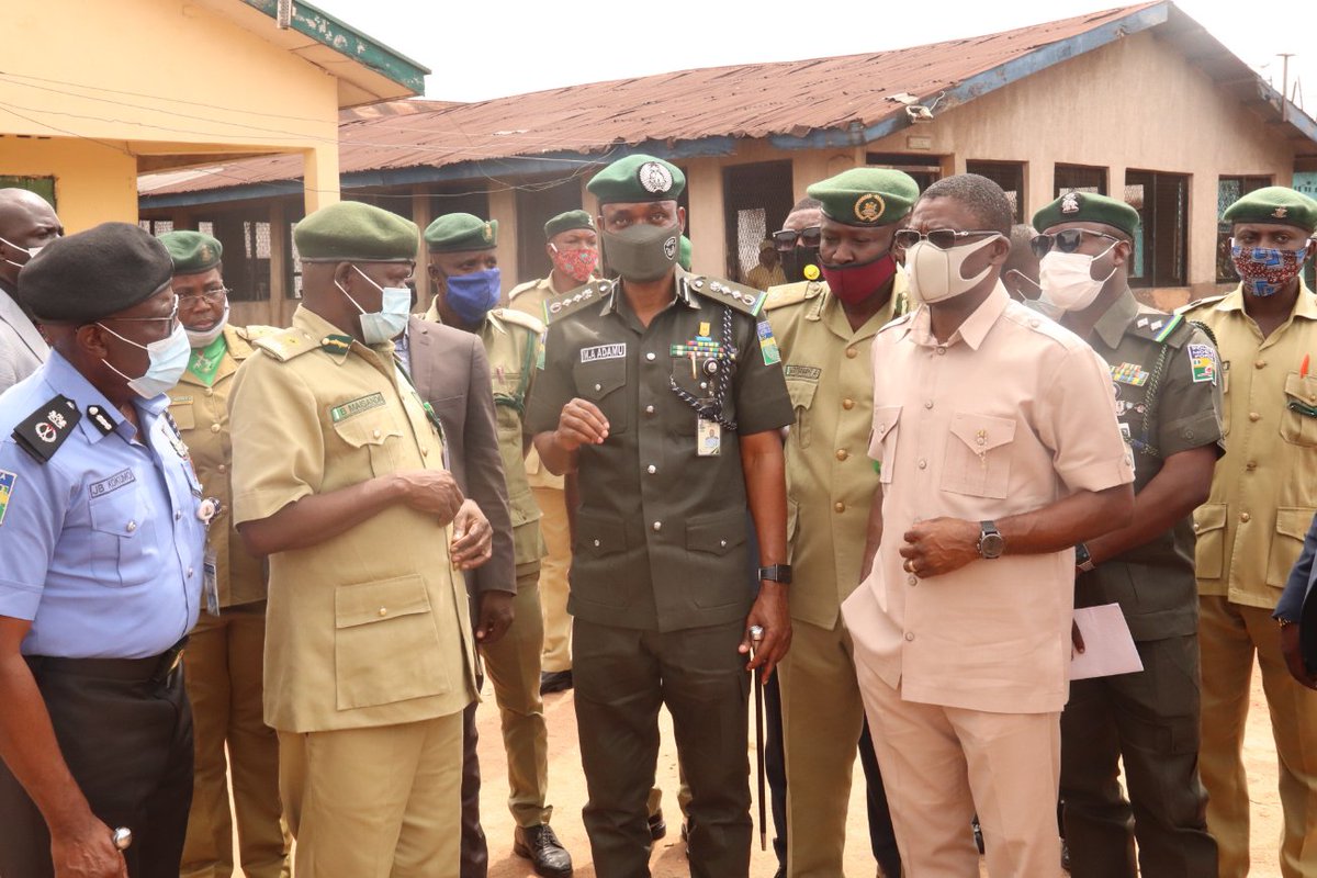 NpfEdo's tweet photo. IGP's visit to Oko and Benin Sapele Road Prisions in Benin City where hoodlums attacks and set some inmates free in the process. https://t.co/ORZQnjEErs