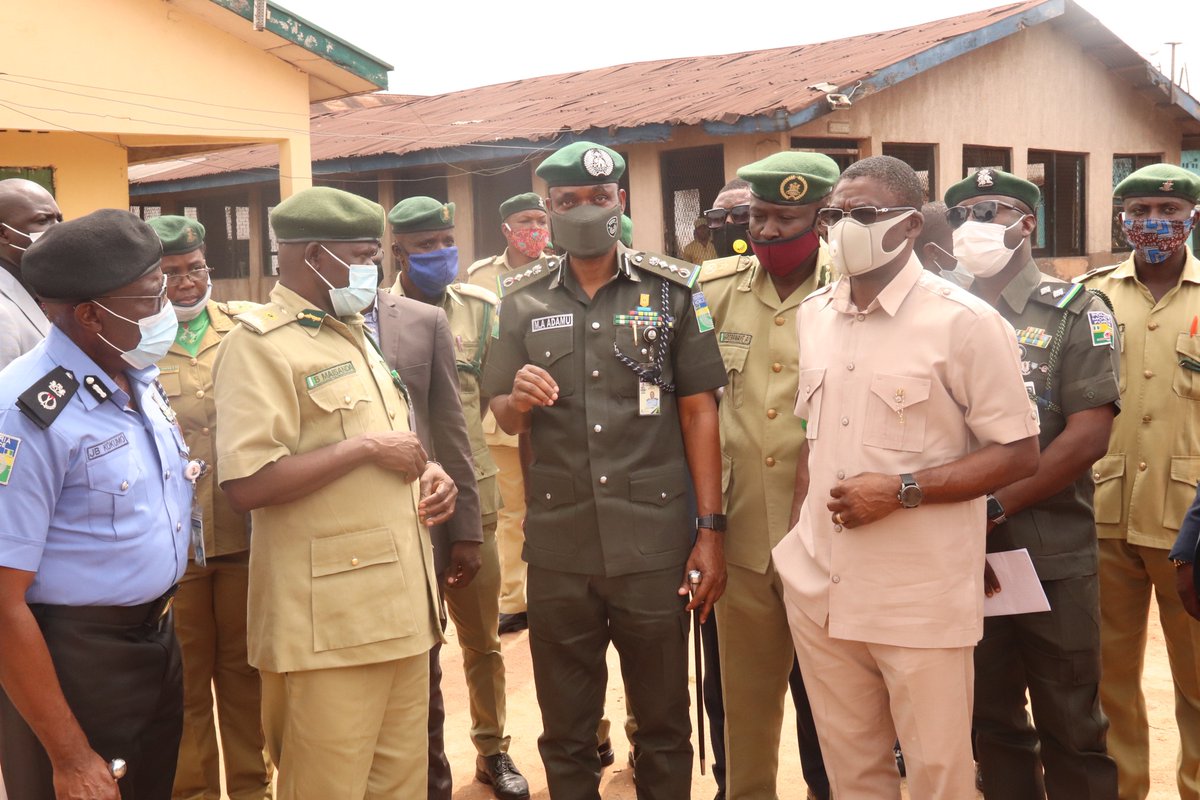 NpfEdo's tweet photo. IGP's visit to Oko and Benin Sapele Road Prisions in Benin City where hoodlums attacks and set some inmates free in the process. https://t.co/ORZQnjEErs