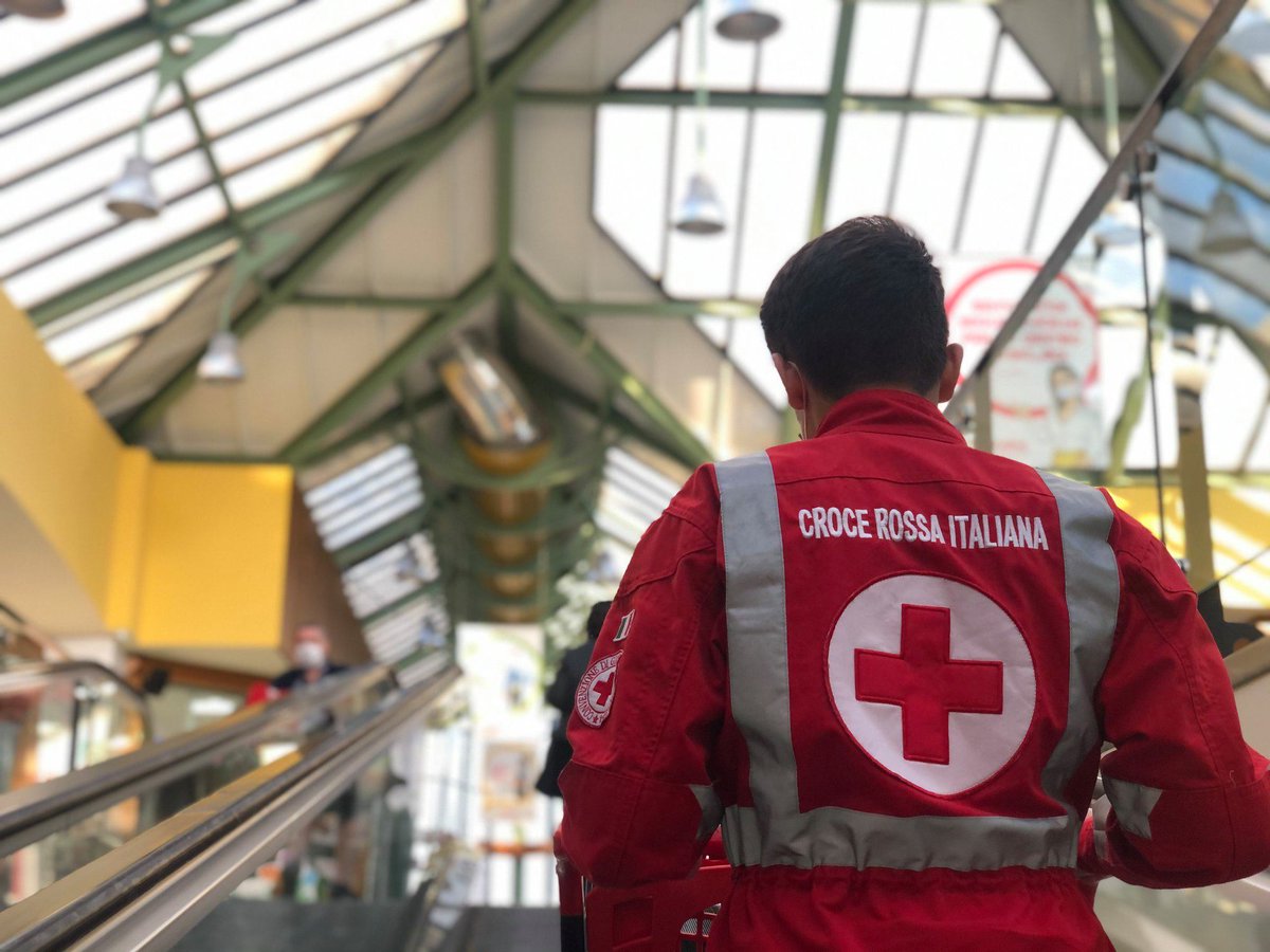 CriMascalucia's tweet photo. Continua il servizio di consegna della #spesa e dei #farmaci a favore dei più vulnerabili.
#Iltempodellagentilezza #crimascalucia #unitaliacheaiuta #crisicilia #crocerossaitaliana #redcross #crocerossa https://t.co/KUVdE8yUI4