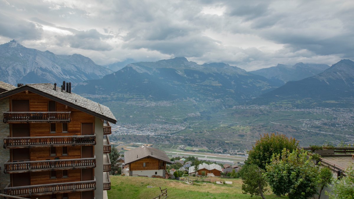 dsj_fspj_fspg's tweet photo. Il est jeune, politiquement actif et a grandi à la campagne. C'est @LoicLeDeunff, une autre personne avec laquelle on a parlé de l'exode rural. Est-ce que les communes doivent faire plus? Nous le discuterons à la conférence annuelle. Inscription: https://t.co/hACXKgGnXQ
#stayorgo https://t.co/vkGGJzVlRd