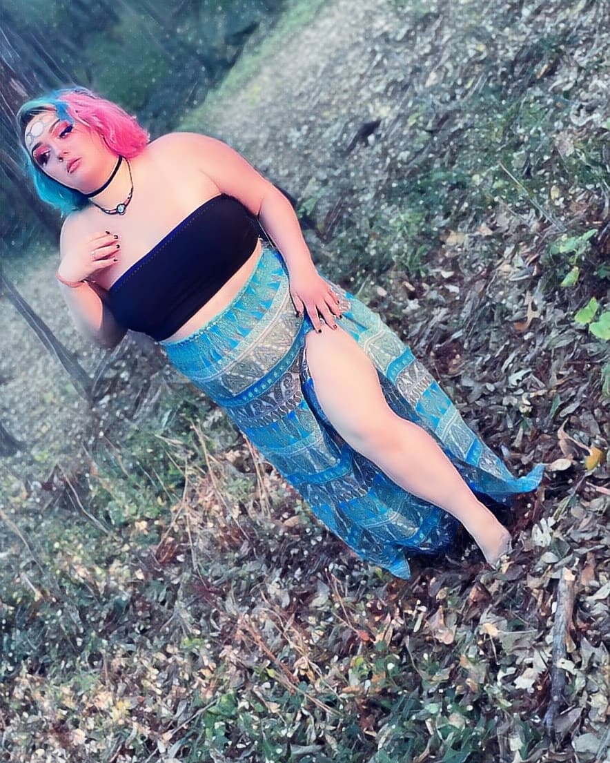 Lavenderrbaee's tweet photo. Been taking some time to get back to my spirituality and I feel the goddess energy growing within me, it's a beautiful feeling 💖🔮✨ https://t.co/zHCOpKZqtH