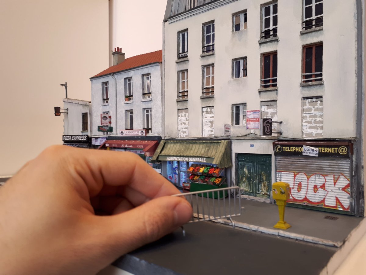 Pixdar's tweet photo. Avec « Street miniature Paris », Nicolas Pierre immortalise les bâtiments marquants de son enfance en modèle réduit.
« L’idée est avant tout de montrer des paysages urbains qui changent ou ont changés. De garder une trace »
Son portrait à découvrir 👉 https://t.co/yRvC5ljY04 https://t.co/q3wSWRuBwg