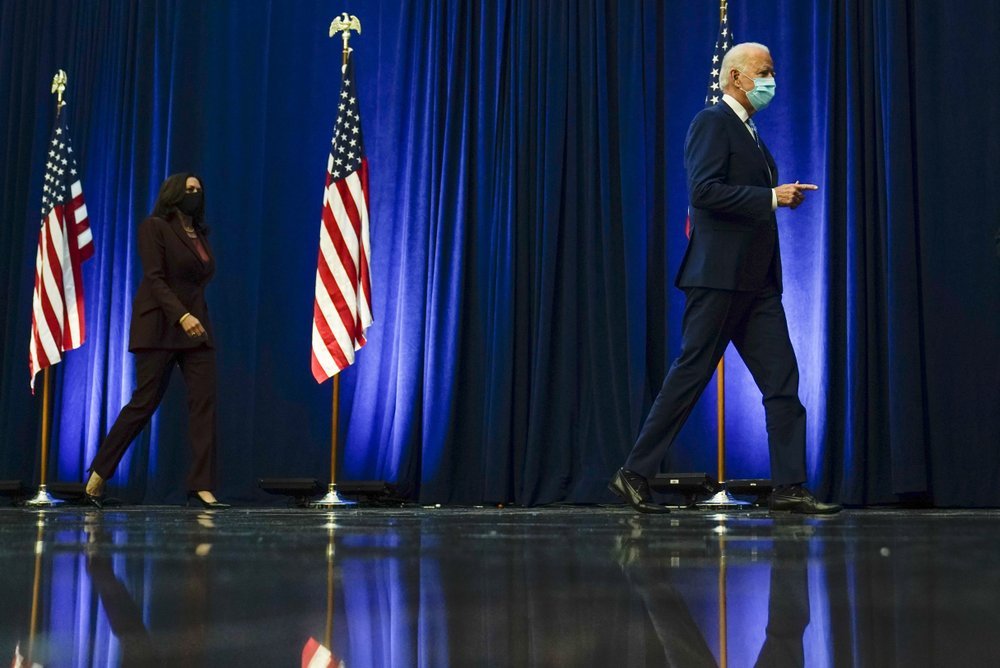 AP's tweet photo. From AP Morning Wire:

• Biden on cusp of US presidency after 'blue wall' wins. 
• More partisan gridlock as Congress spilt.
• US sets virus record; England, Italy go into lockdowns.
• Trump, allies spread falsehoods to cast doubt on vote.

SIGN UP:  https://t.co/9CbtZE8IQv https://t.co/mtdRhkdFUE