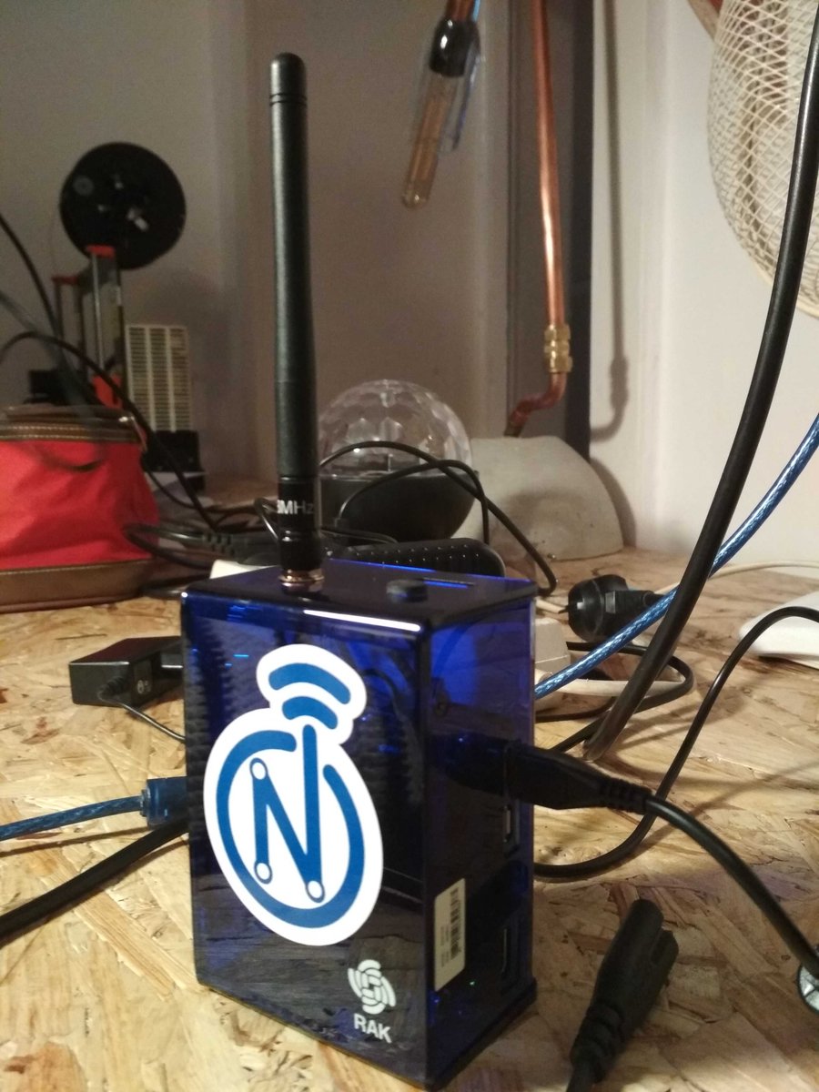 openthingsnet's tweet photo. Bramka LoRaWAN, którą otrzymaliśmy w darze od firmy Soyter Components w końcu znalazła swoje miejsce. Nieprzypadkowo jest nim Pracownia - bydgoski makerspace. W ubiegłym roku współpracowaliśmy w ramach organizacji warsztatów budowy lokalizatorów: https://t.co/jk4HF1PvtU https://t.co/TSFlc1wqyU