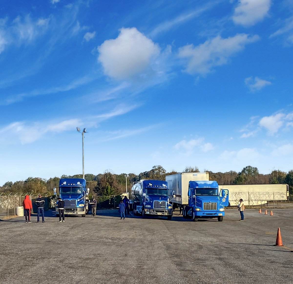 TruckSbl's tweet photo. It’s a beautiful, but kind of chilly morning to do some pre-trip. Have a great day friends! #sblda #trucking #mack #wit #womenintrucking #sc https://t.co/acx9yasZCQ